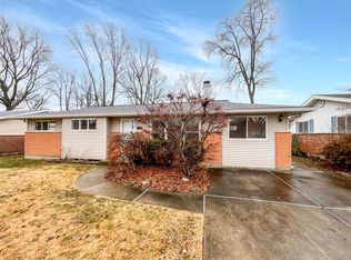 23 Ridgelawn Ct, Florissant, MO 63031