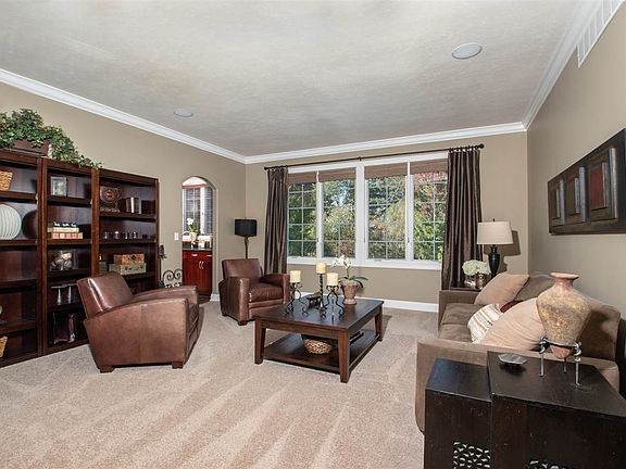 4th image of 1396 Castlehill Dr