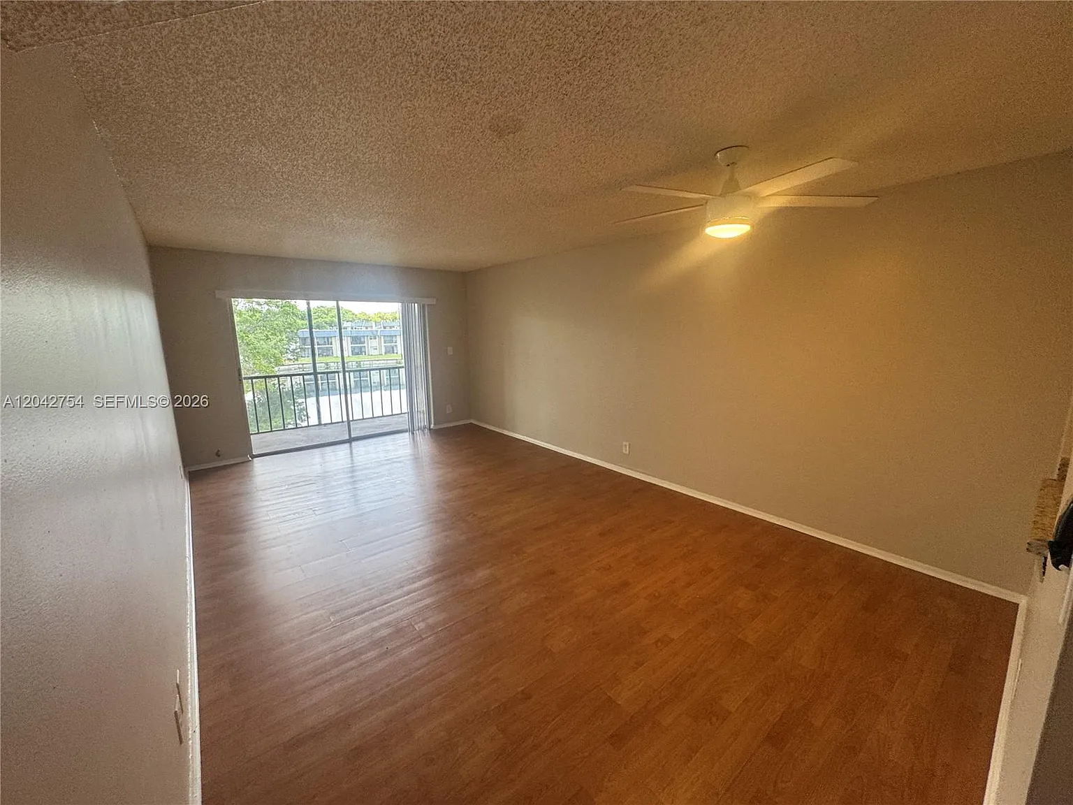 Versailles Gardens Condo — Photo 3
