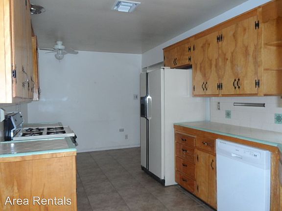 3rd image of 921 Manzanita Dr