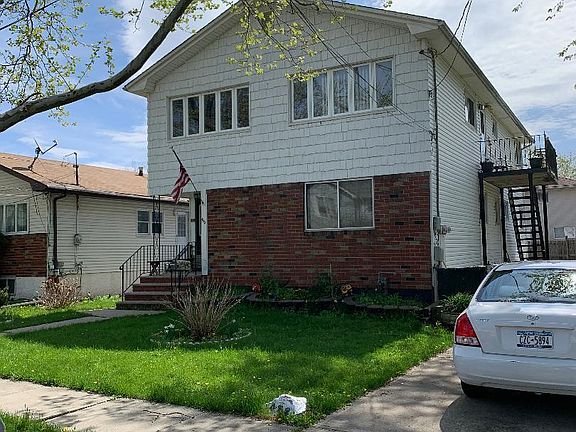 2nd image of 472 Medina St