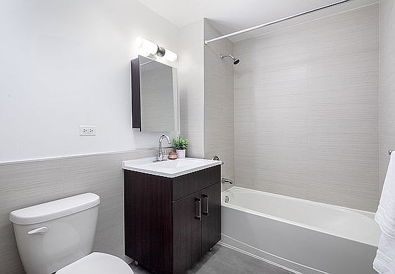 5th image of 260 W 26th St APT 12D