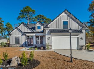 1340 N Middleton Dr NW, Calabash, NC 28467