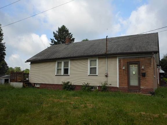 5th image of 2303 Russell Ave