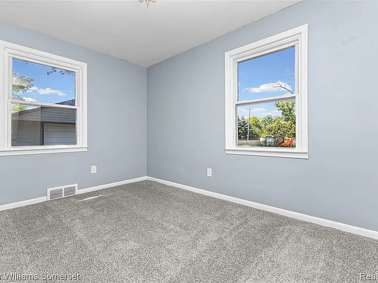 99 Tacoma Dr — Photo 20