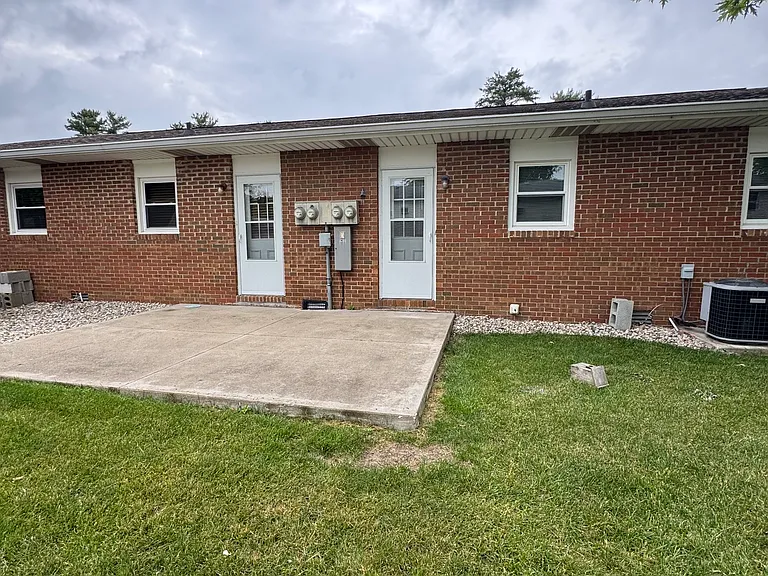 1611 Estes St — Photo 12