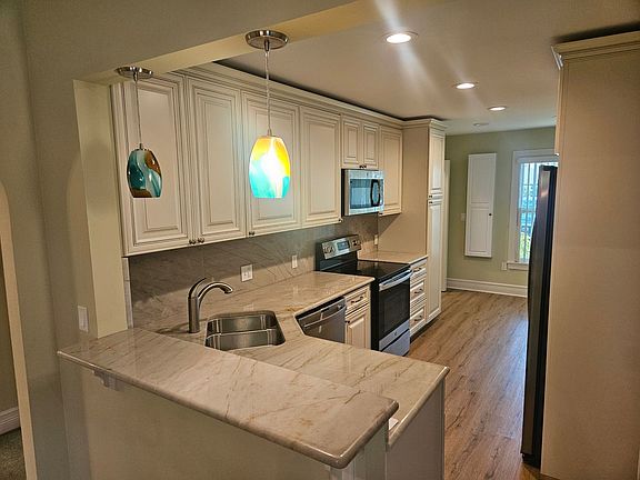 5th image of 2361 Bentley Dr