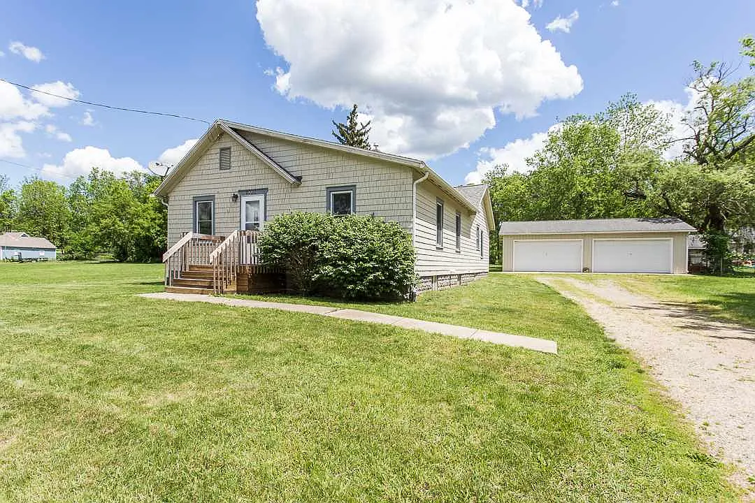 1403 Whitney St photo 1