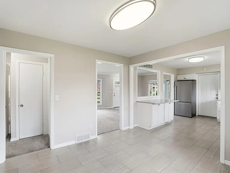 5159 Grosse Point Pkwy — Photo 16