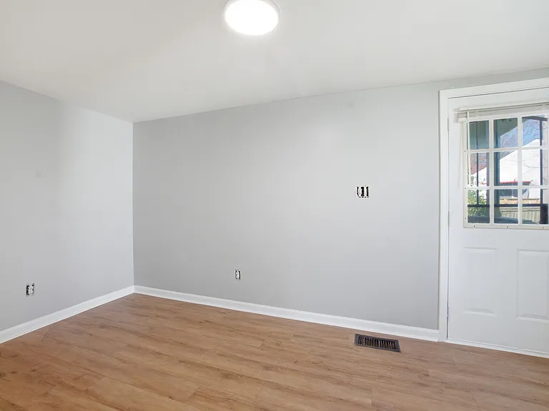 1008 S 45th St — Photo 9