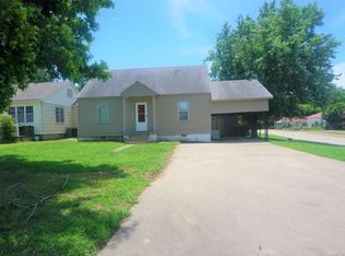 911 W Ragan St, Henryetta, OK 74437