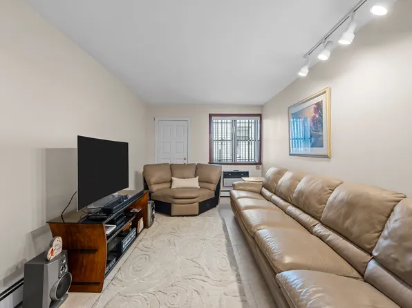 69-73 Juniper Boulevard South image 8 of 32