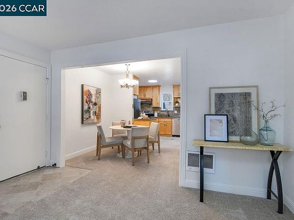 5th image of 375 Camelback Rd APT 3