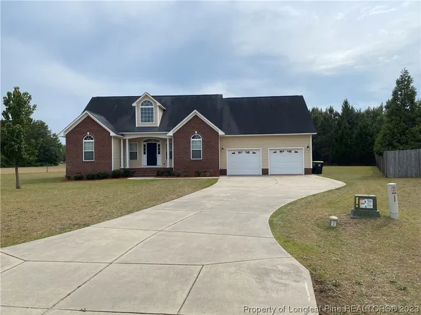 5608 Quiet Acres Ln, Wade, NC 28395