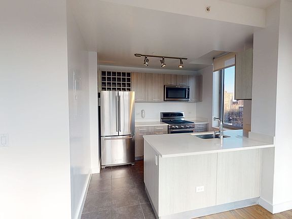 3rd image of 801 Amsterdam Ave APT 10B