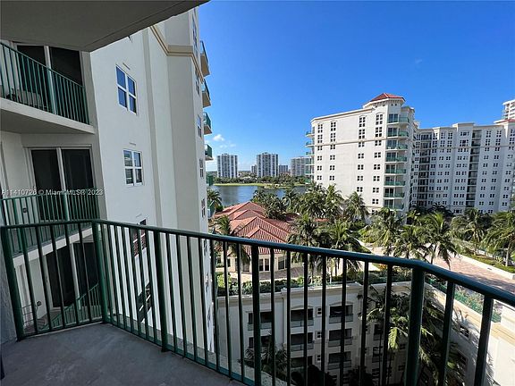 4th image of 19900 E Country Club Dr APT 1016