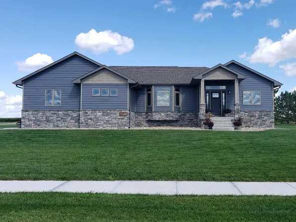 102 Platte View Rd, Phillips, NE 68865