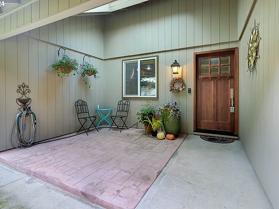 3rd image of 8418 NW Greenbriar Dr
