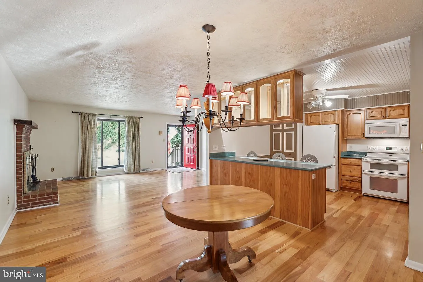 4 bed, 2134 sqft, $2,700 — Photo 4