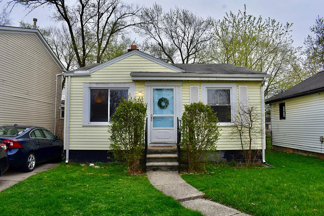 126 E Mahan Ave photo 1