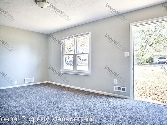3rd image of 11004 Ewing Ave