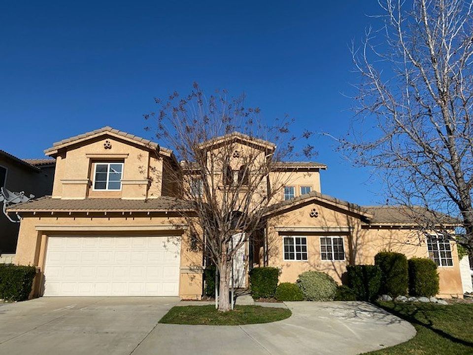 1st image of 46064 Paseo Gallante