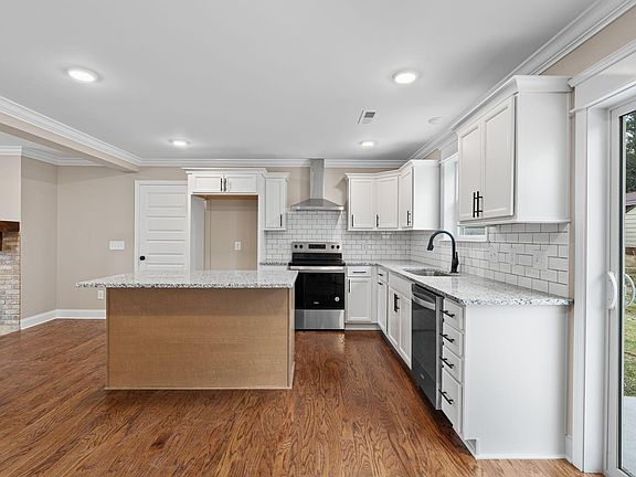 5th image of 605 Brookes Lndg NW