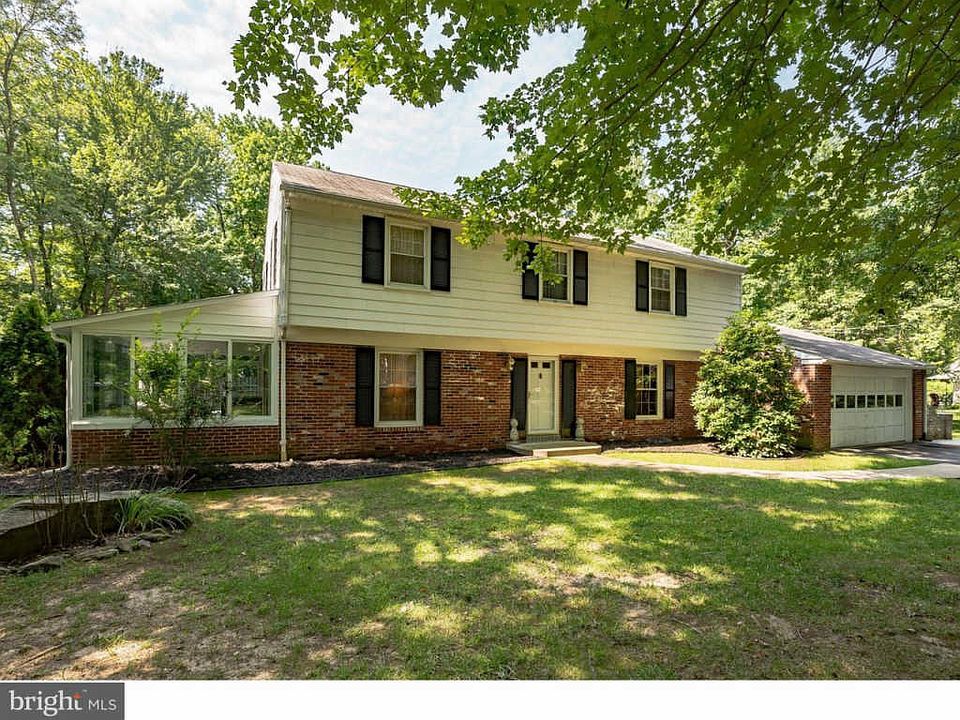 1st image of 4 Birch Ln