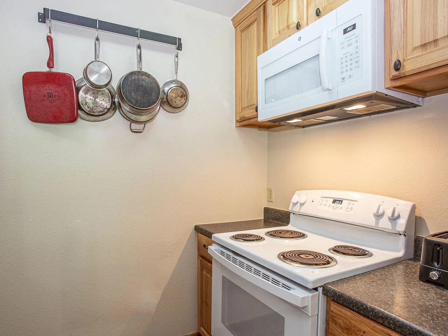 2 bed, 1008 sqft, $2,550 — Photo 4