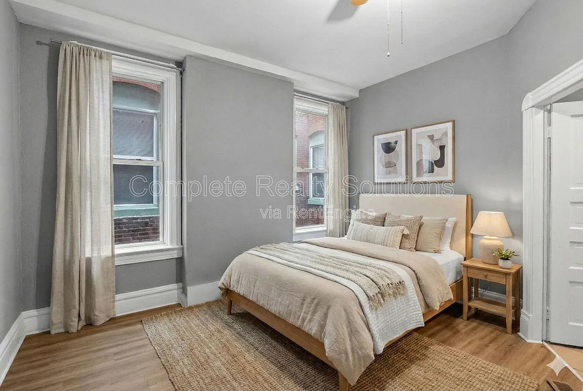 Building Photo - 5130 Kensington Ave #1
