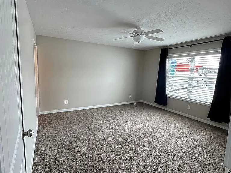 5085 Liberty Dr — Photo 14