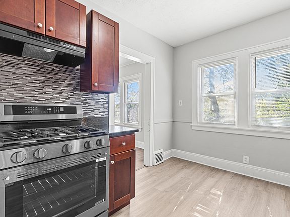 3rd image of 5224 Stanley Ave
