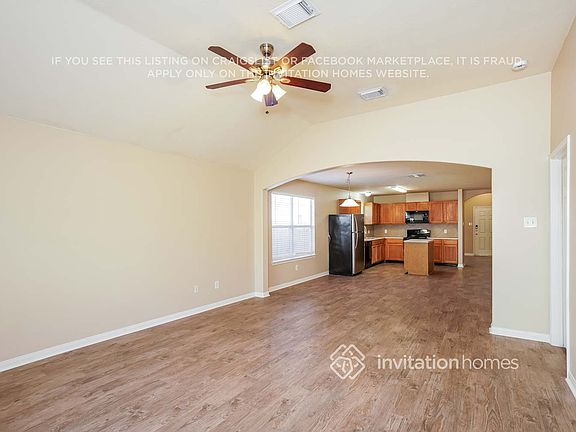 5th image of 915 Lancaster Lake Dr