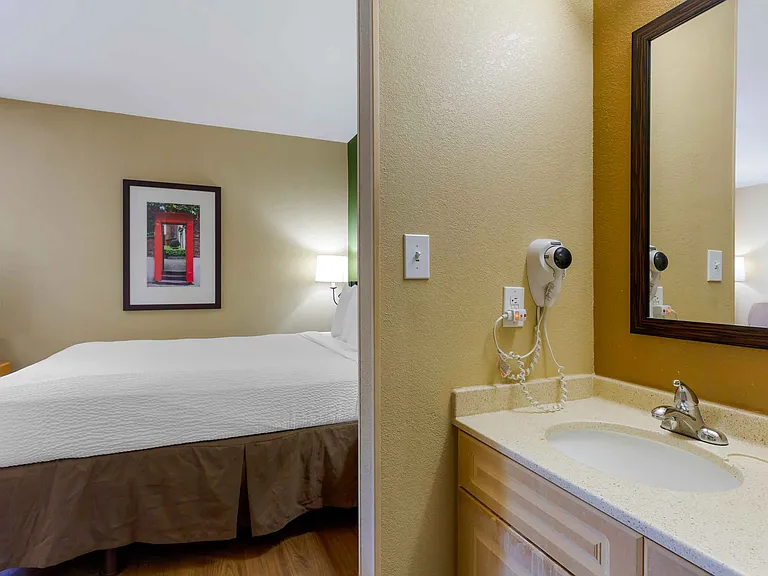 Deluxe Studio - 1 King Bed
