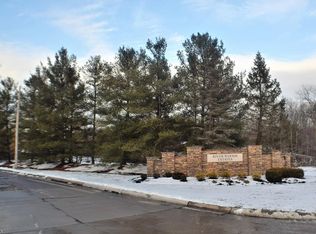 1051 River Woods Dr, Hinckley, OH 44233