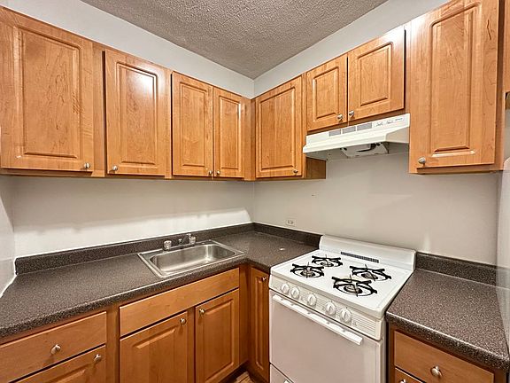 3rd image of 1742 N Humboldt Blvd #504