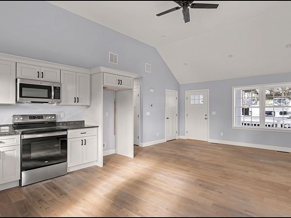 4th image of 51 Maple Springs Rd