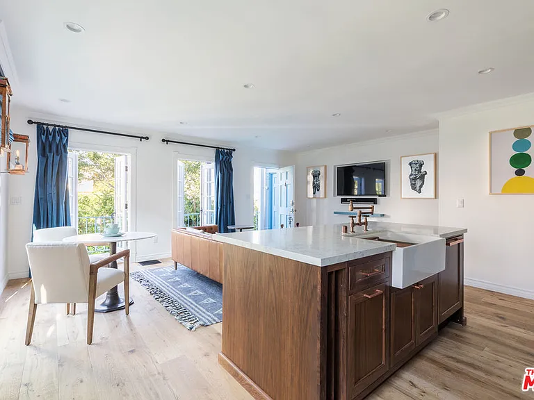 135 S Roxbury Dr #1/2 — Photo 6
