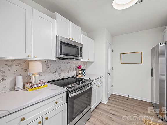 5th image of 5223 Fernhill Dr