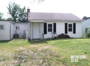 8 E C St, Belleville, IL 62220