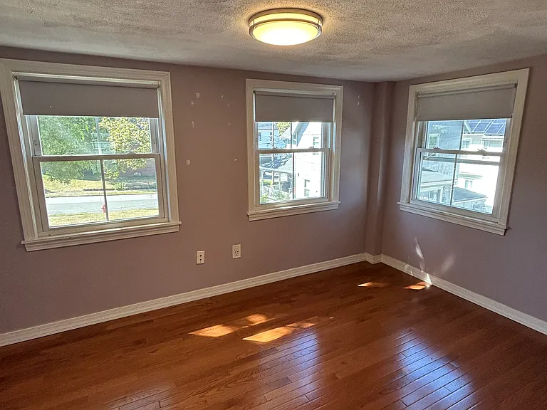 4 Rowe St — Photo 24