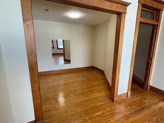 5th image of 111 1/2 Louisiana Ave #1