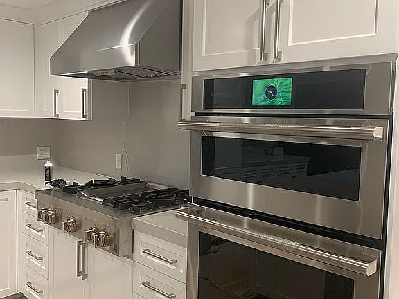 Custom maple L-shaped kitche