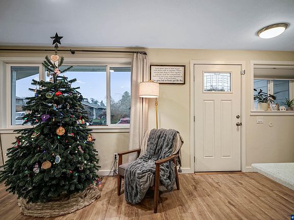 5th image of 4748 Mall Ct NE