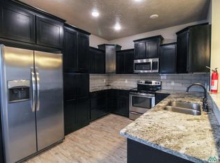 1936 Dale St, Clovis, NM 88101