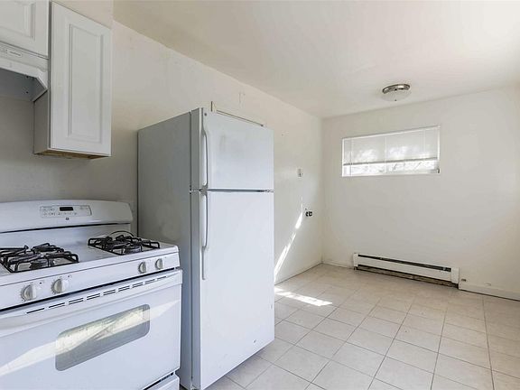 3rd image of 1869 W Mosier Pl