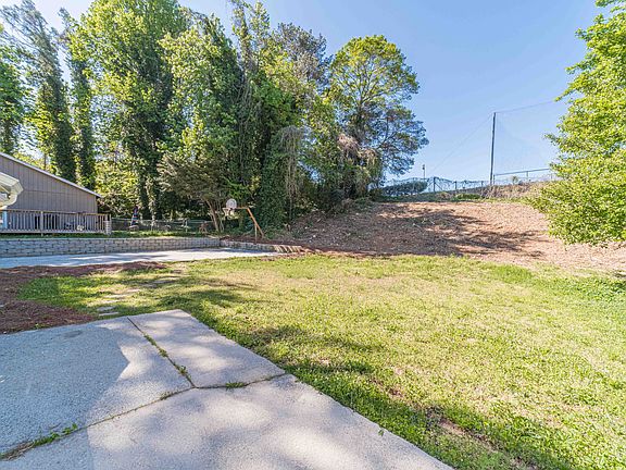 3rd image of 594 Harvard Dr