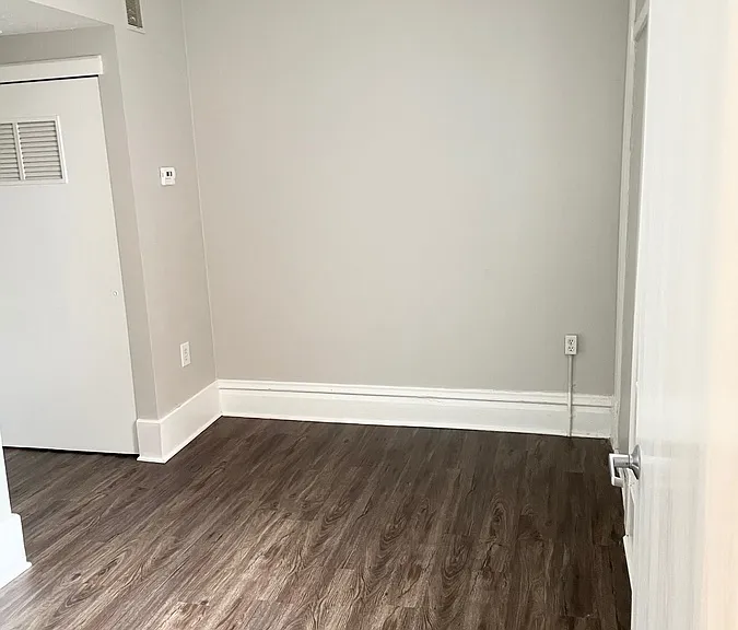 340 Saint Clair Ave #208 — Photo 4