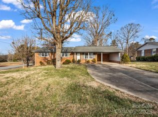 125 Oak Forest Dr, Forest City, NC 28043