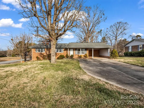 125 Oak Forest Dr, Forest City, NC 28043